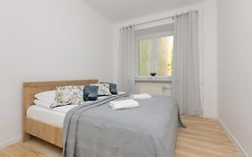 Bright Apartment Wola Near Metro Station By Noclegi Renters