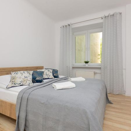 Bright Apartment Wola Near Metro Station By Noclegi Renters Варшава Екстер'єр фото