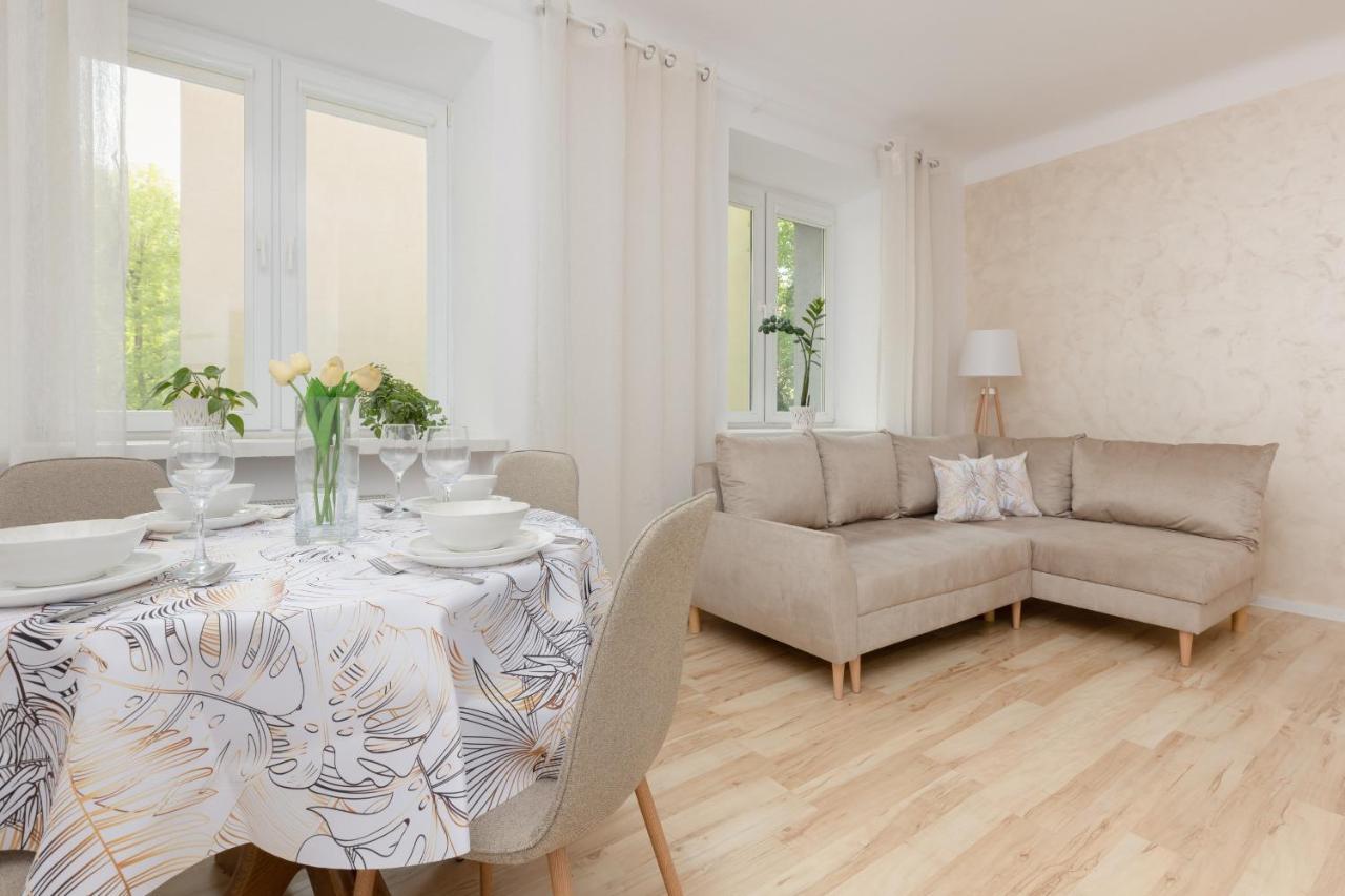 Bright Apartment Wola Near Metro Station By Noclegi Renters Варшава Екстер'єр фото