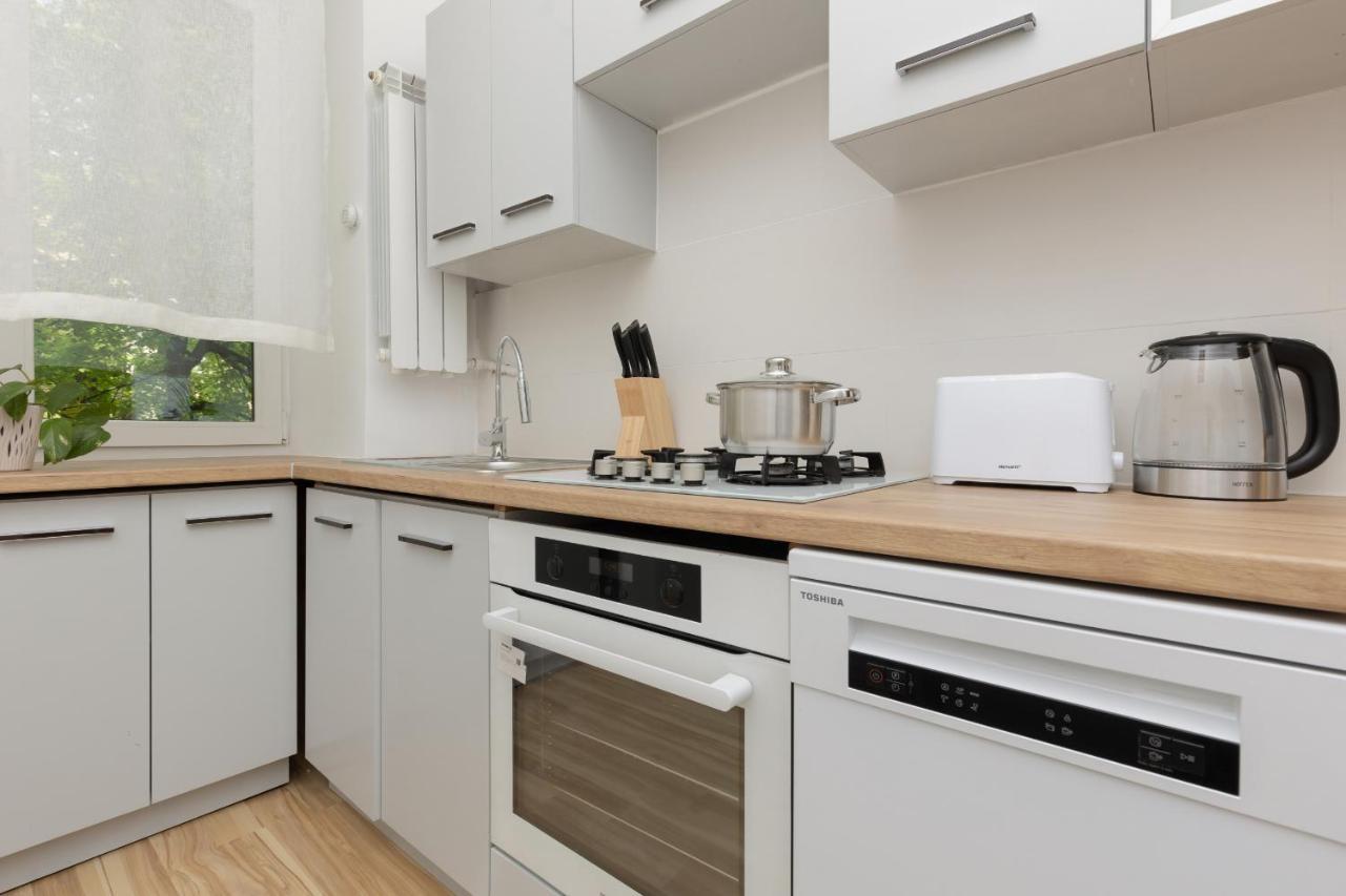 Bright Apartment Wola Near Metro Station By Noclegi Renters Варшава Екстер'єр фото