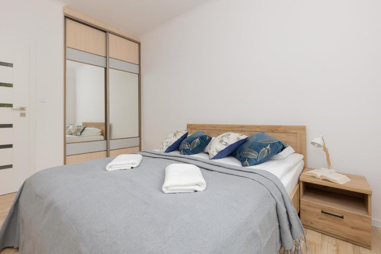 Bright Apartment Wola Near Metro Station By Noclegi Renters Варшава Екстер'єр фото