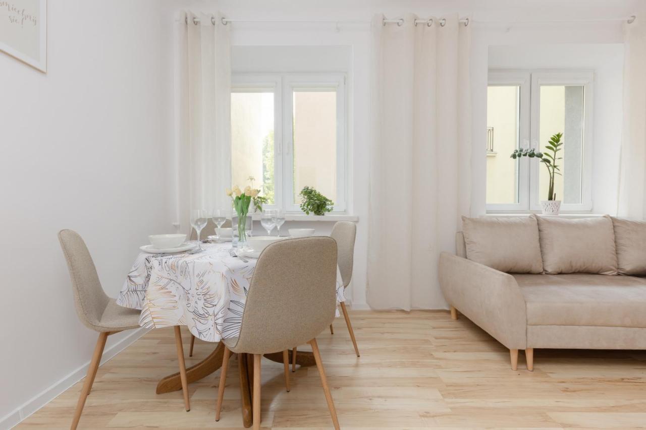 Bright Apartment Wola Near Metro Station By Noclegi Renters Варшава Екстер'єр фото