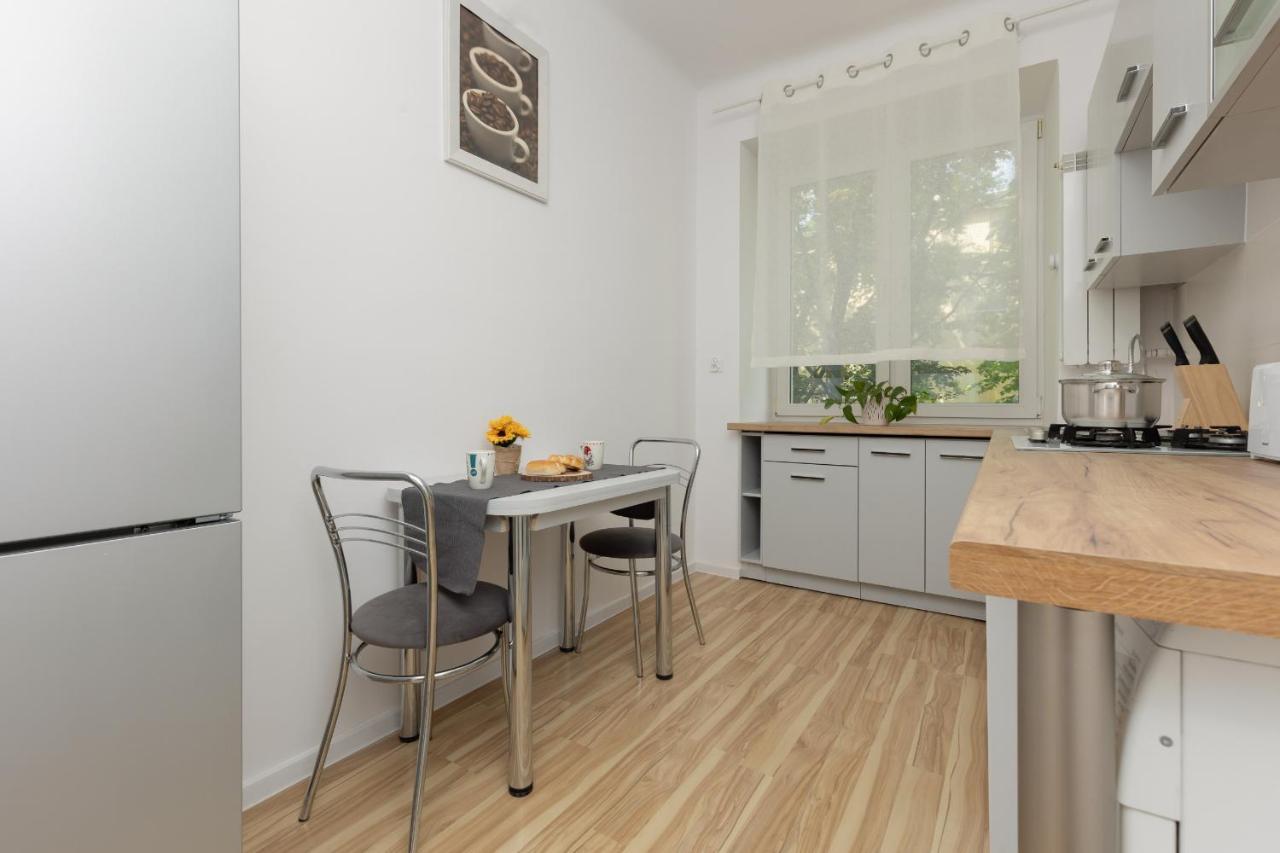 Bright Apartment Wola Near Metro Station By Noclegi Renters Варшава Екстер'єр фото