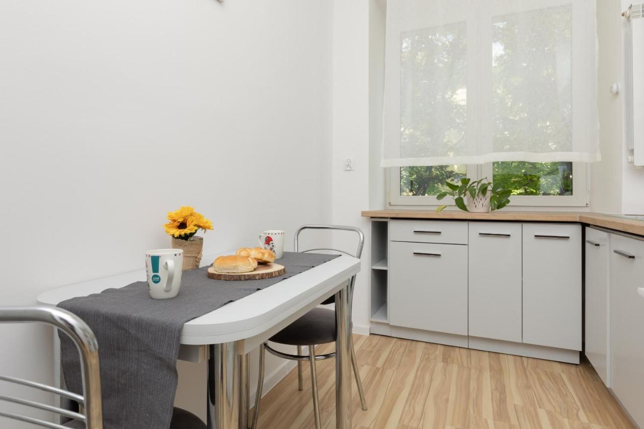 Bright Apartment Wola Near Metro Station By Noclegi Renters Варшава Екстер'єр фото