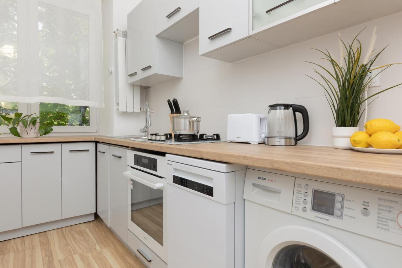 Bright Apartment Wola Near Metro Station By Noclegi Renters Варшава Екстер'єр фото