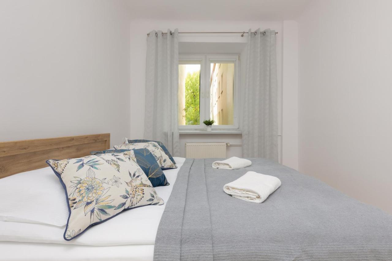 Bright Apartment Wola Near Metro Station By Noclegi Renters Варшава Екстер'єр фото