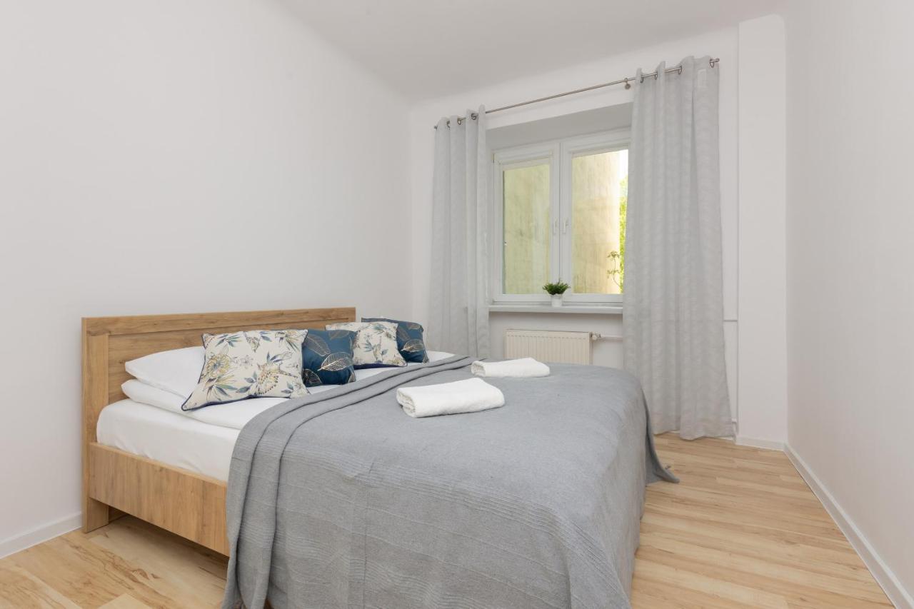 Bright Apartment Wola Near Metro Station By Noclegi Renters Варшава Екстер'єр фото